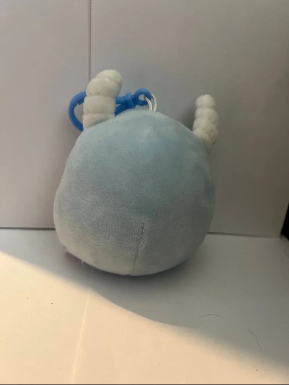Justice SquishmallowYeti Clip– Light Blue
